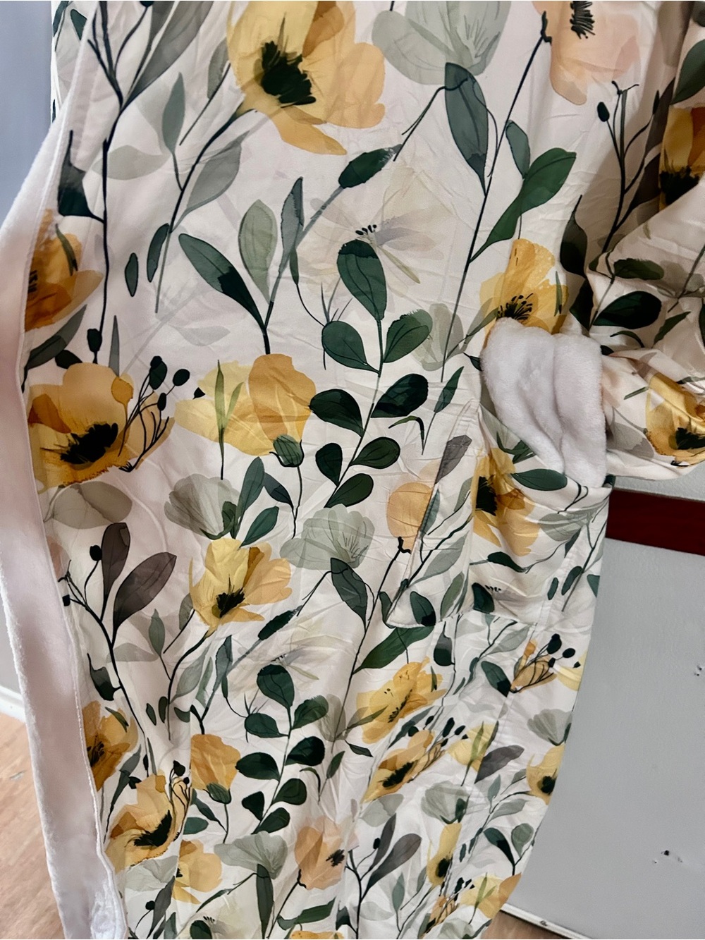 Hooded Sherpa Robe - Yellow Floral Print - Picture 6 of 9